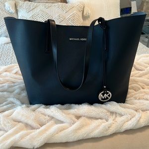EUC Micheal Kors Large Tote